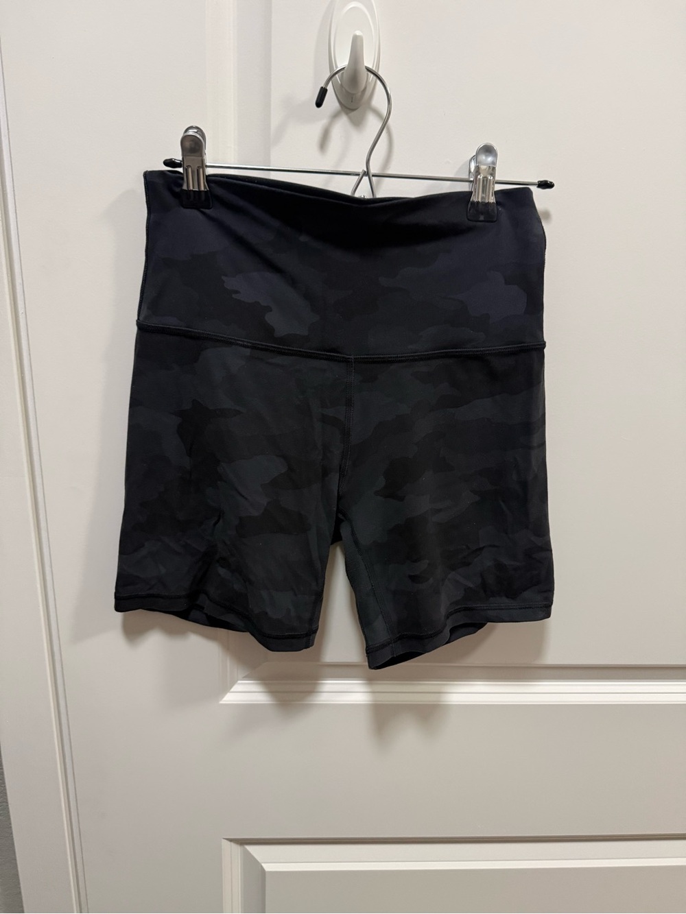 Align camo shorts 6 in